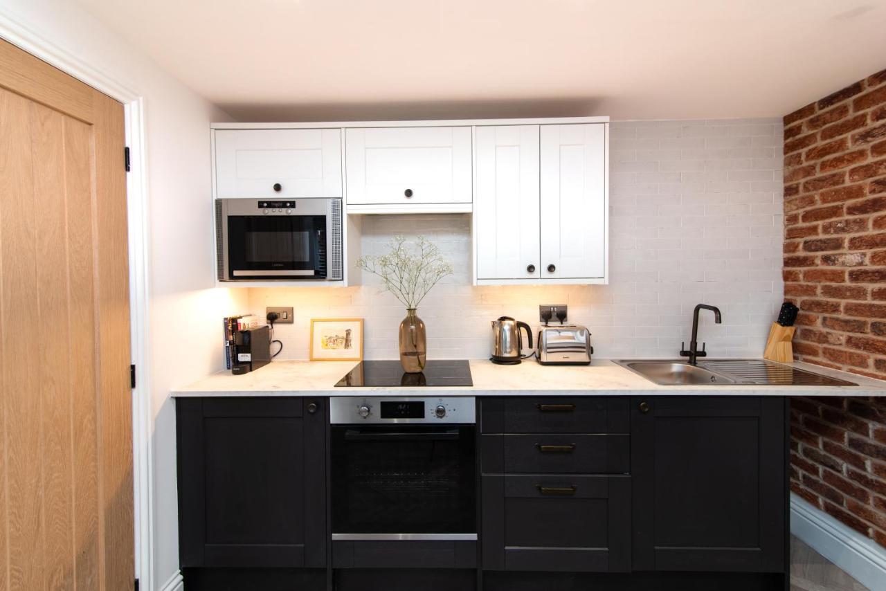Modern Finish To A Historic Brewers House, Holiday home Derby